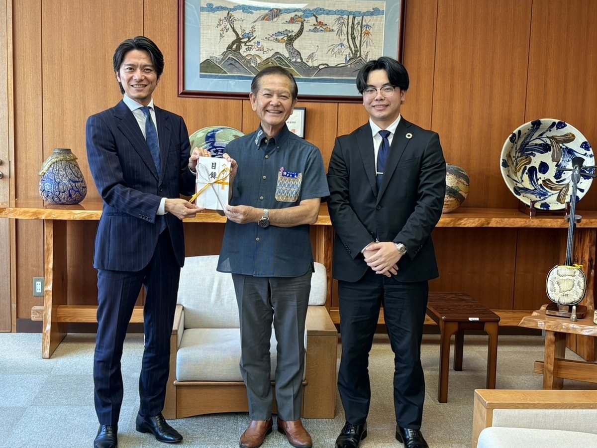 沖縄県読谷村での贈呈式